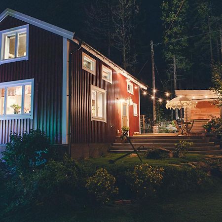 Lilla Dalbo "Adults Only, Djurfritt", Ulvoen Hoega Kusten Ulvöhamn Kültér fotó